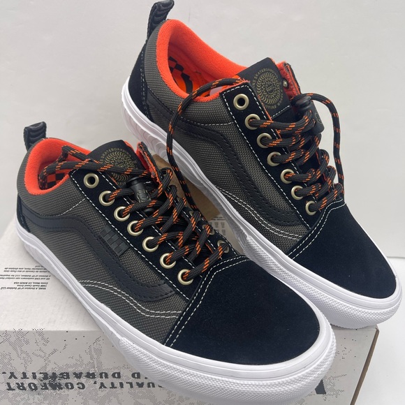 Vans Men's Skate Old Skool
Spitfire Black/Flame
VN0A5FCBBFM Sneakers - Picture 6 of 16